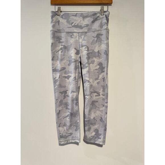 GapFit Eclipse Cropped Camo Leggings Gray Small High Rise Stretch Workout - Picture 1 of 6